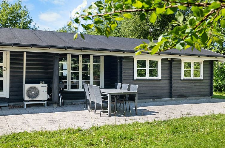 Vakantiehuis "Doris" - 150m from the sea