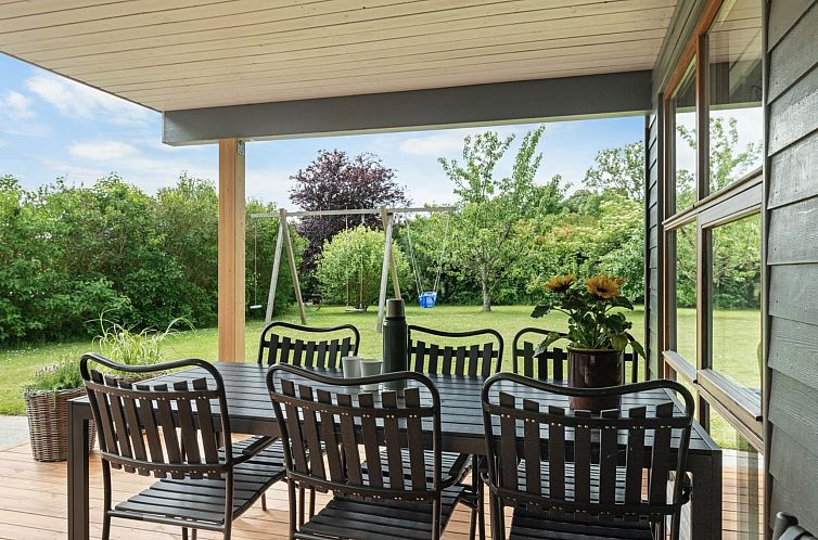 Vakantiehuis "Jorith" - 550m from the sea