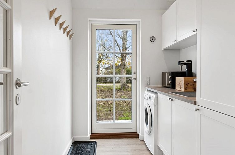 Vakantiehuis "Emmalina" - 1.3km from the sea