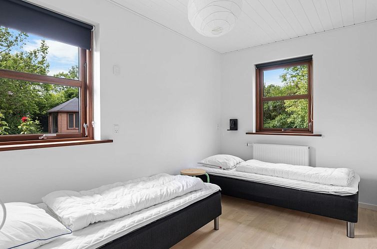 Vakantiehuis "Jorith" - 550m from the sea
