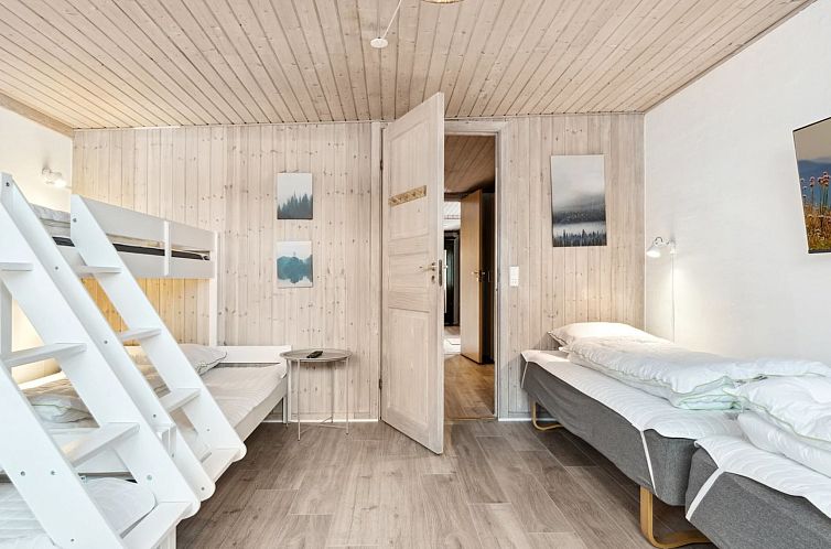 Vakantiehuis "Dana" - 525m from the sea