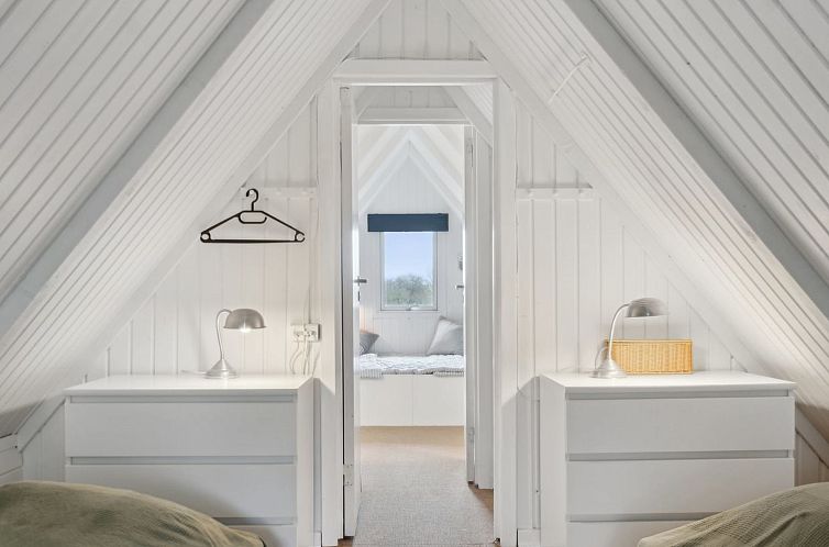 Vakantiehuis "Hennrik" - 240m from the sea