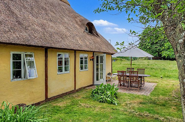Vakantiehuis "Hennrik" - 240m from the sea