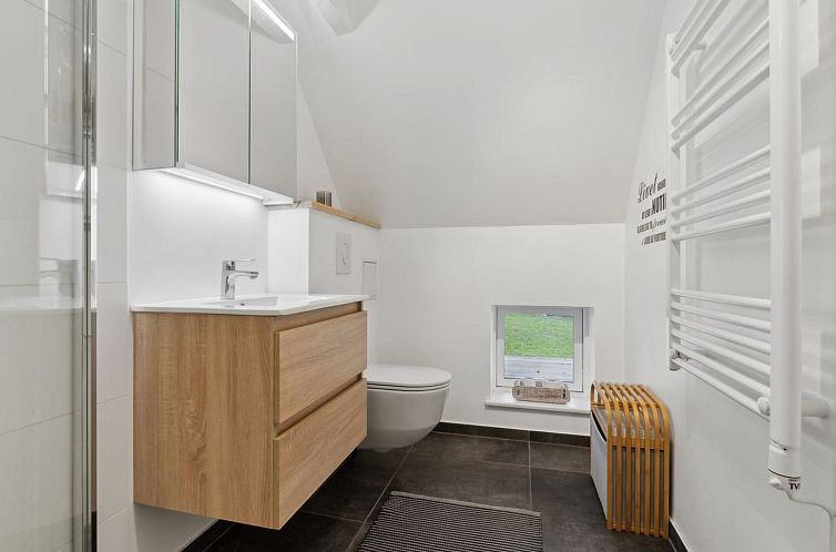 Vakantiehuis "Svenne" - 1.4km from the sea