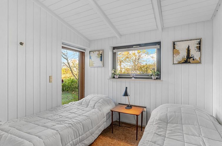 Vakantiehuis "Svenne" - 1.4km from the sea