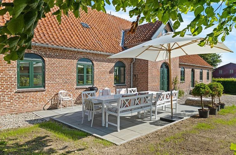Vakantiehuis "Brun" - 1.5km from the sea