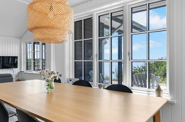 Vakantiehuis "Edvardsine" - 40m from the sea