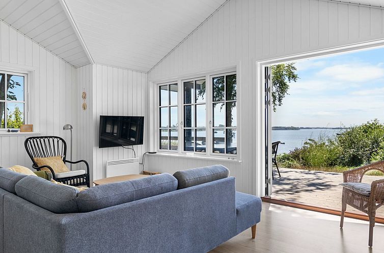 Vakantiehuis "Edvardsine" - 40m from the sea