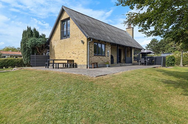 Vakantiehuis "Ina" - 210m from the sea