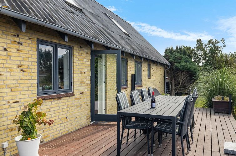 Vakantiehuis "Ina" - 210m from the sea