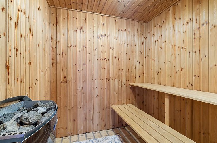 Vakantiehuis "Ina" - 210m from the sea