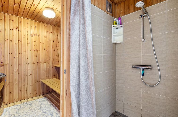 Vakantiehuis "Ina" - 210m from the sea