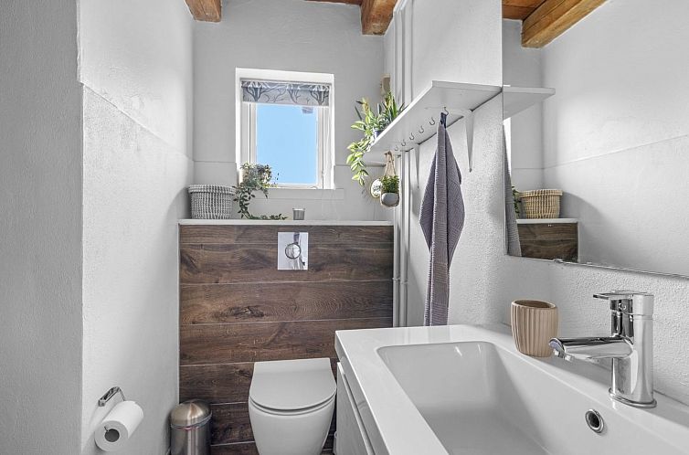 Vakantiehuis "Ina" - 210m from the sea