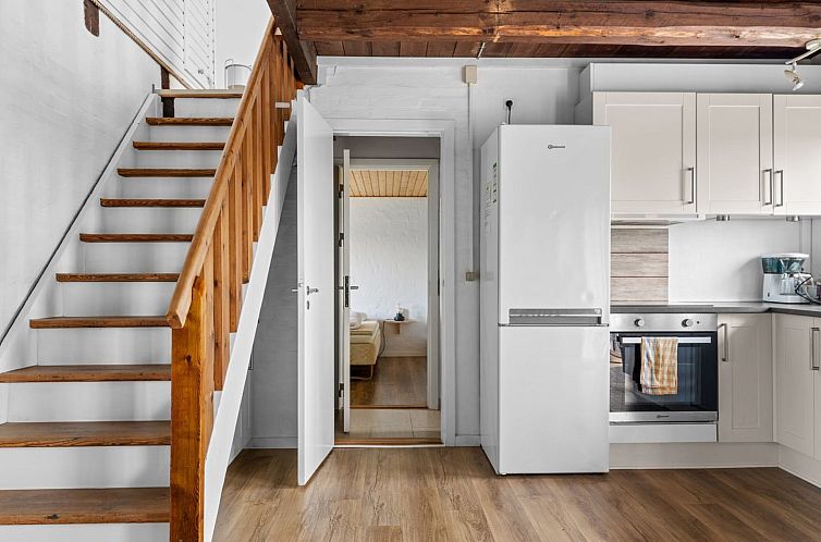 Vakantiehuis "Ina" - 210m from the sea