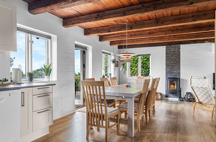 Vakantiehuis "Ina" - 210m from the sea