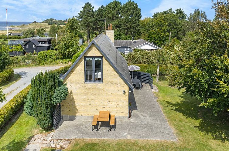 Vakantiehuis "Ina" - 210m from the sea