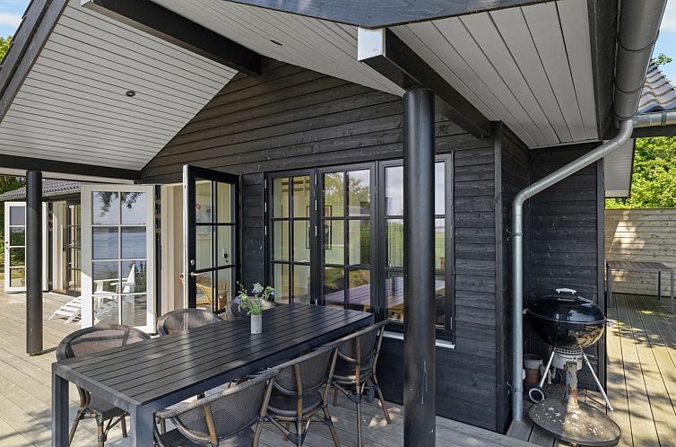 Vakantiehuis "Edvardsine" - 40m from the sea