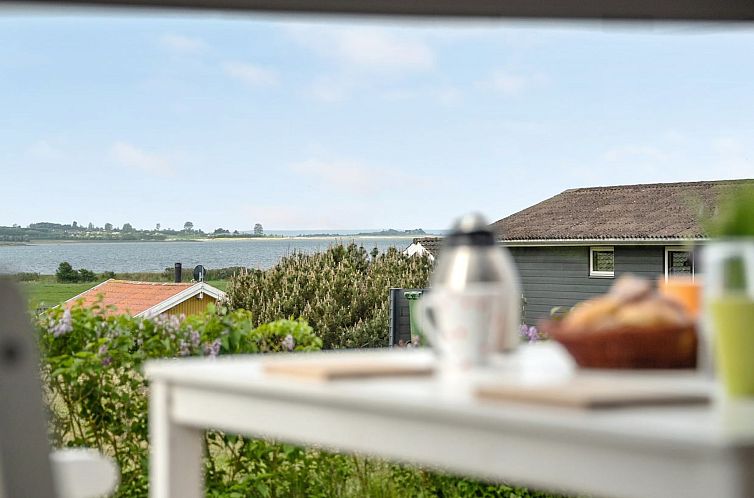 Vakantiehuis "Ginnie" - 300m from the sea