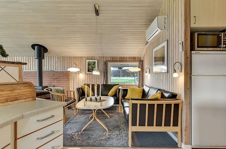 Vakantiehuis "Ginnie" - 300m from the sea