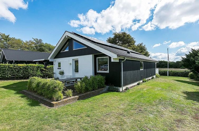 Vakantiehuis "Filisha" - 200m from the sea