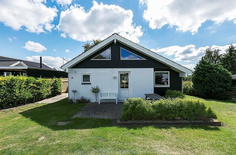 Vakantiehuis "Filisha" - 200m from the sea