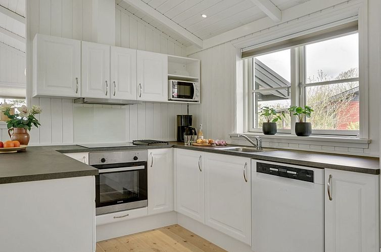 Vakantiehuis "Antti" - 350m from the sea