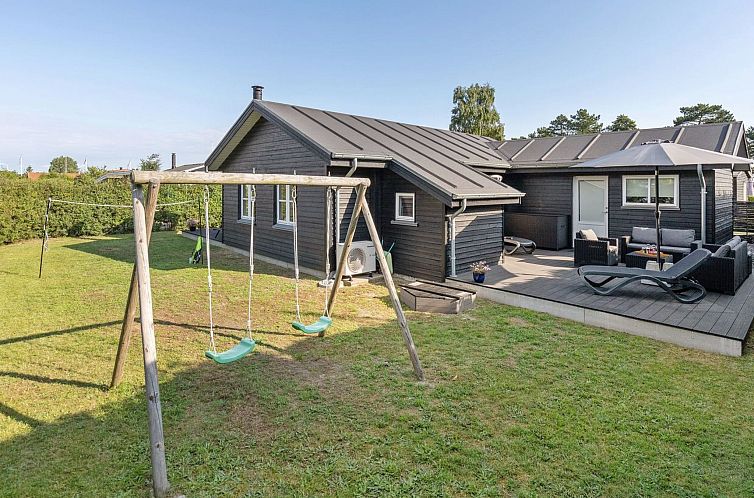 Vakantiehuis "Kamilla" - 200m from the sea