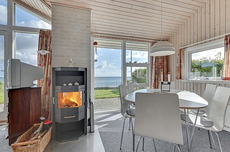 Vakantiehuis "Keti" - 5m from the sea