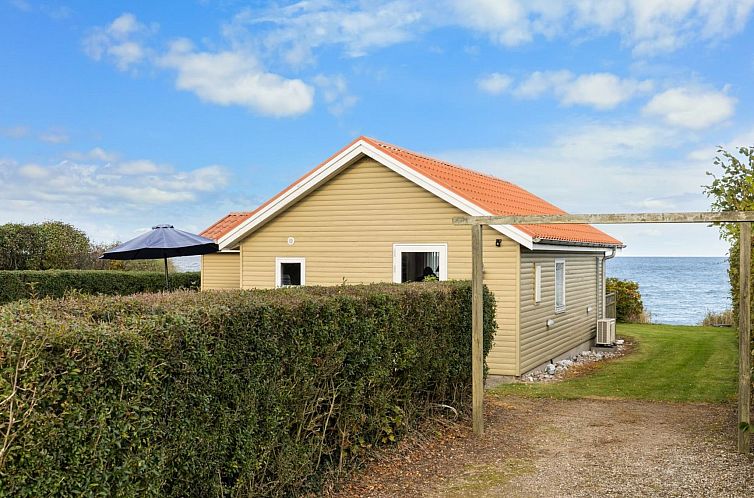 Vakantiehuis "Astrath" - 10m from the sea