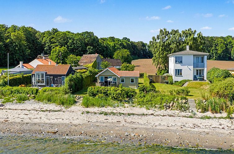 Vakantiehuis "Astrath" - 10m from the sea