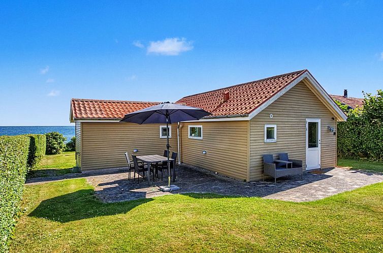 Vakantiehuis "Astrath" - 10m from the sea