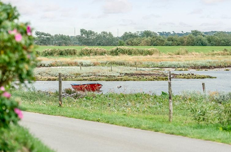 Vakantiehuis "Topi" - 15m from the sea