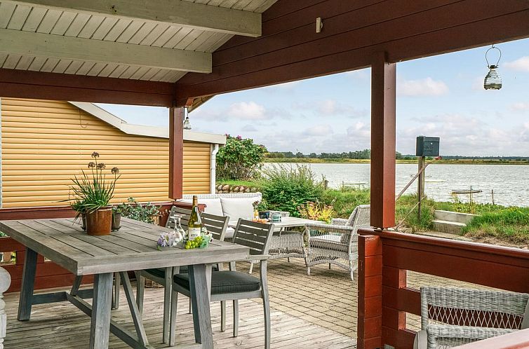 Vakantiehuis "Topi" - 15m from the sea