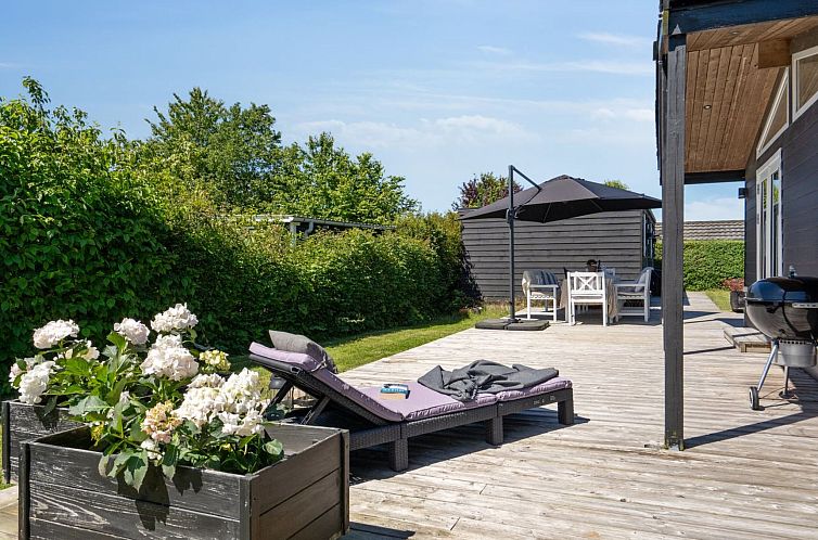 Vakantiehuis "Veljan" - 400m from the sea