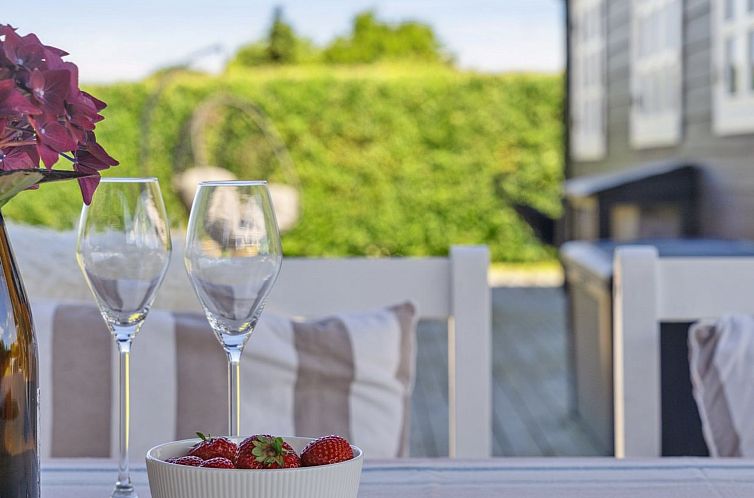 Vakantiehuis "Veljan" - 400m from the sea