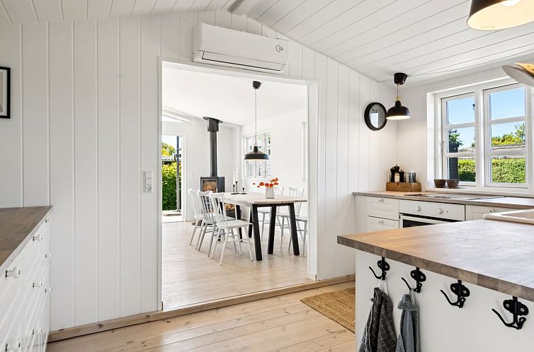Vakantiehuis "Veljan" - 400m from the sea
