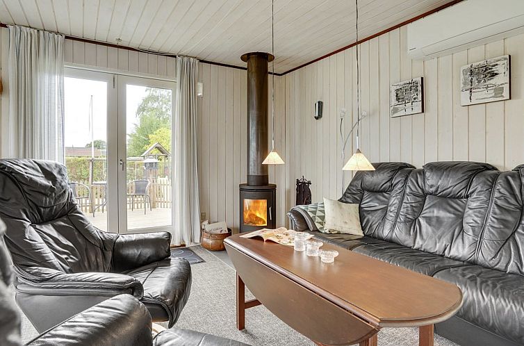 Vakantiehuis "Janne" - 400m from the sea