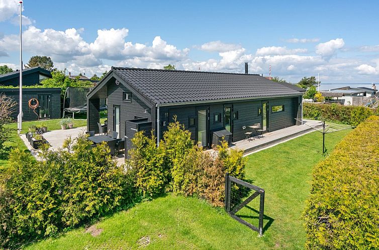 Vakantiehuis "Kjell" - 100m from the sea