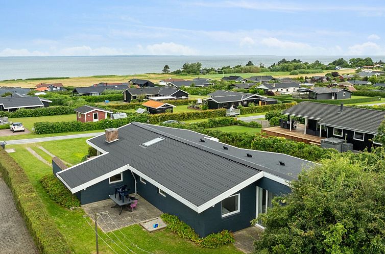 Vakantiehuis "Nelina" - 300m from the sea