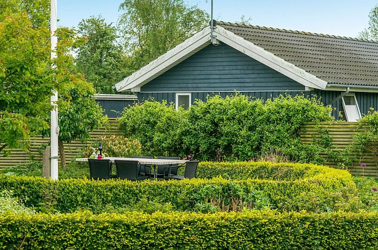 Vakantiehuis "Gullan" - 75m from the sea
