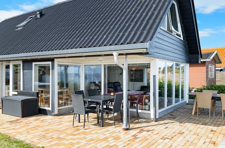Vakantiehuis "Yngvy" - 10m from the sea