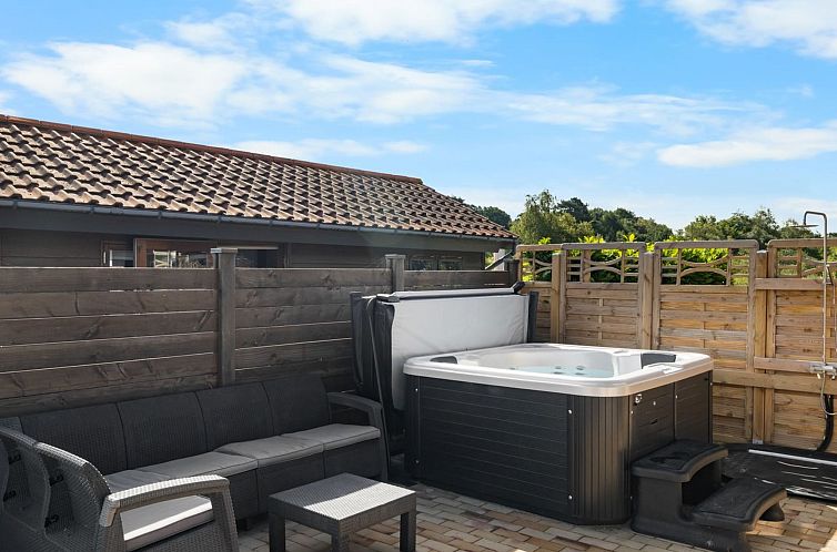 Vakantiehuis "Yngvy" - 10m from the sea