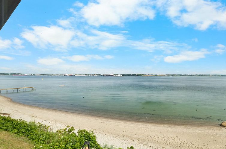 Vakantiehuis "Yngvy" - 10m from the sea