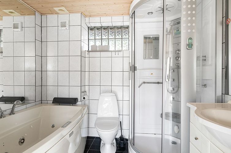 Vakantiehuis "Yngvy" - 10m from the sea