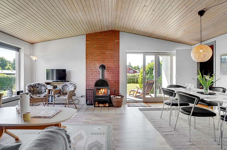 Vakantiehuis "Ilppo" - 200m from the sea