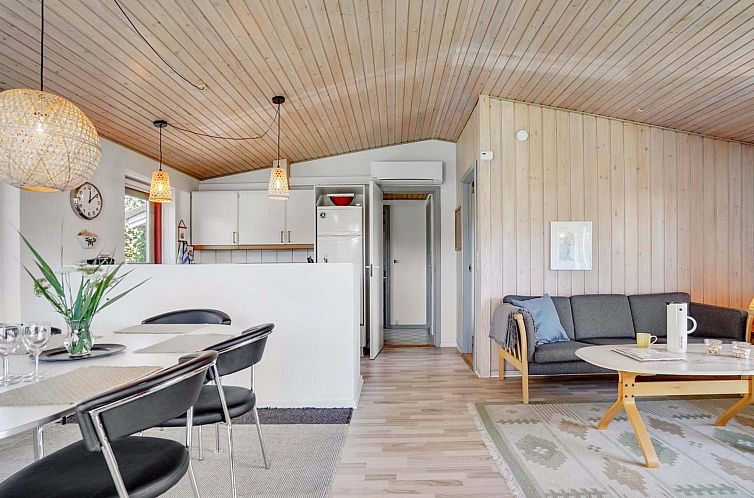 Vakantiehuis "Ilppo" - 200m from the sea