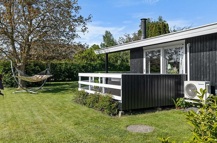 Vakantiehuis "Bjart" - 150m from the sea