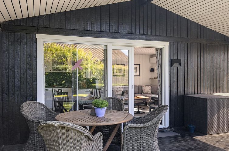 Vakantiehuis "Bjart" - 150m from the sea