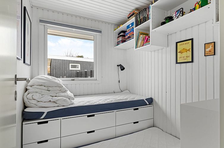 Vakantiehuis "Bjart" - 150m from the sea