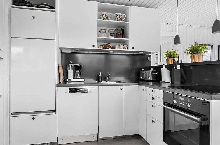 Vakantiehuis "Bjart" - 150m from the sea